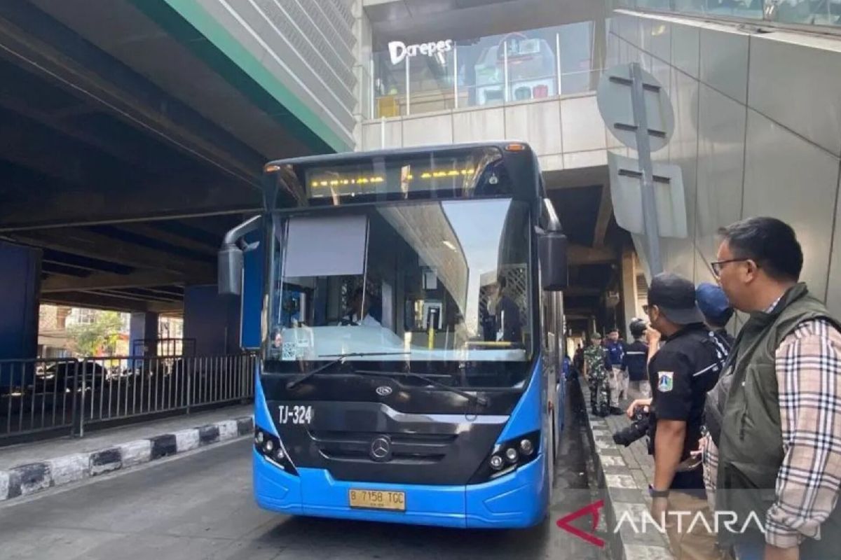 Jumlah penumpang Transjabodetabek melebihi target