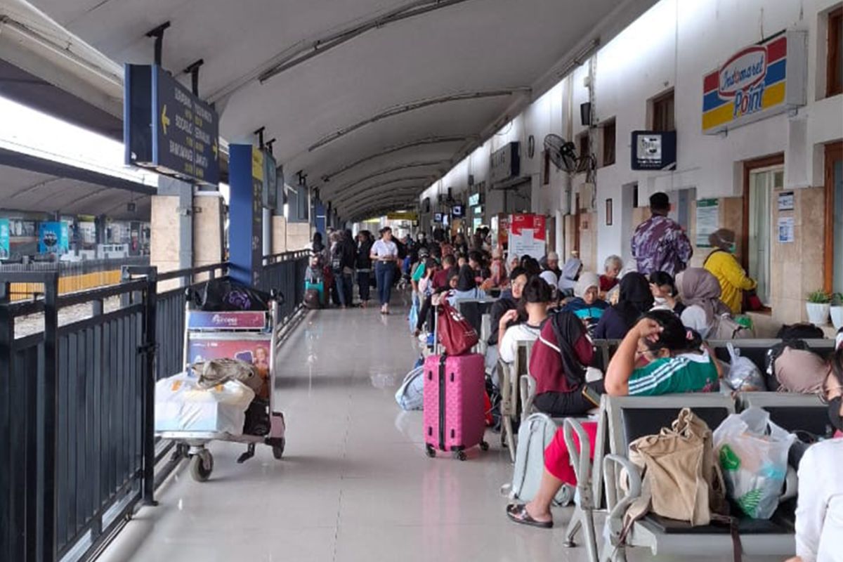 KAI catat 2.165 penumpang tiba di Stasiun Malang pada H-1 Idul Adha