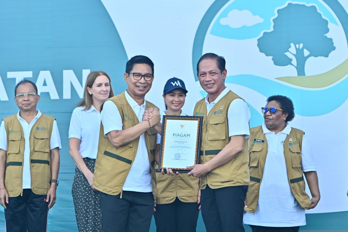 Kementerian Lingkungan Hidup beri penghargaan untuk Bupati Badung