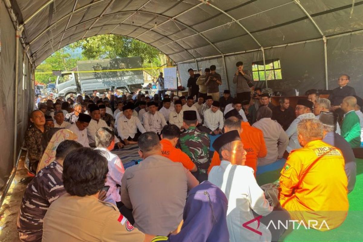 Doa lintas agama dipanjatkan untuk korban hilang di Gunung Kuda