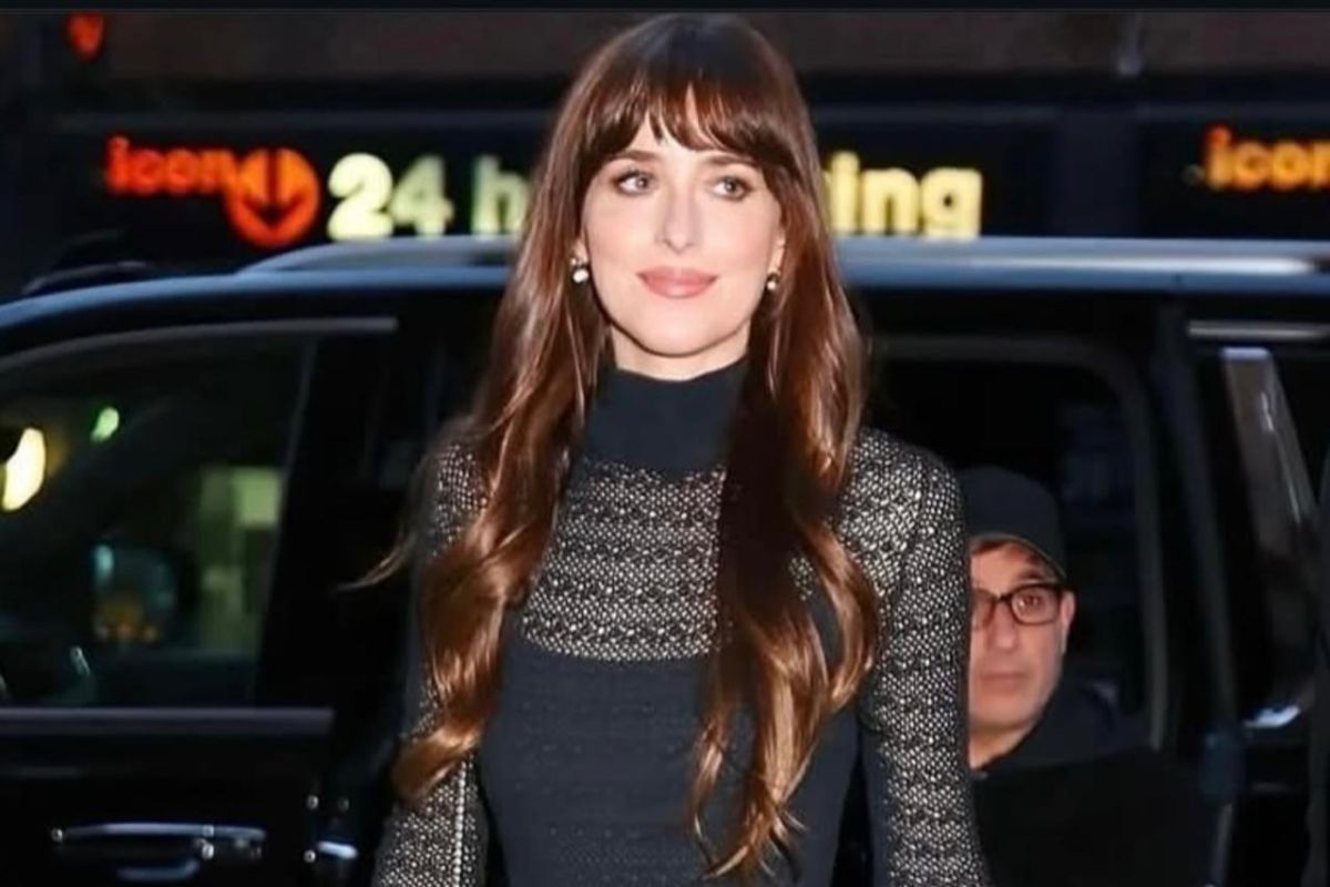 Pasangan aktris Dakota Johnson dan Chris Martin dikabarkan berpisah