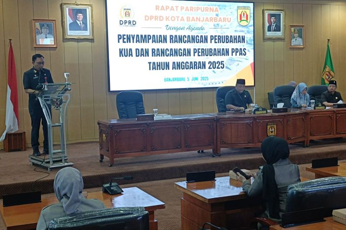 Penjabat Sekda Banjarbaru sampaikan rancangan Perubahan KUA dan PPAS ke DPRD
