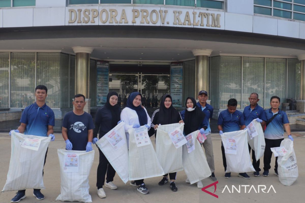 DLH Kaltim  ajak pelajar bersih sampah plastik peringati HLH 2025