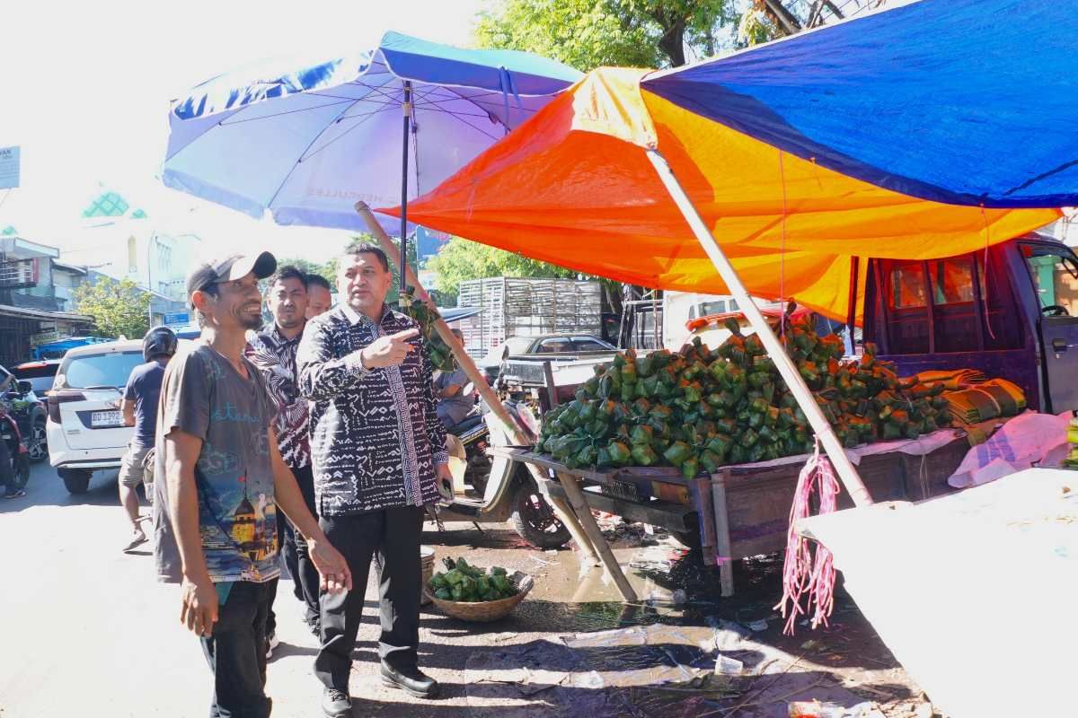 Wali Kota Makassar sidak Pasar Pabaeng-baeng dan tertibkan pedagang berjualan di bahu jalan