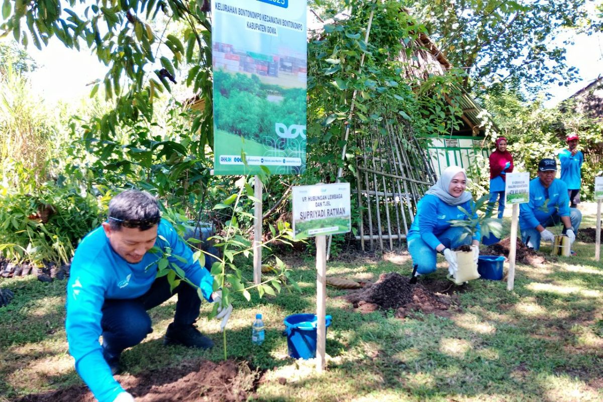 SPJM Pelindo dan Pemkab Gowa tanam pohon endemik peringati Hari Lingkungan Hidup