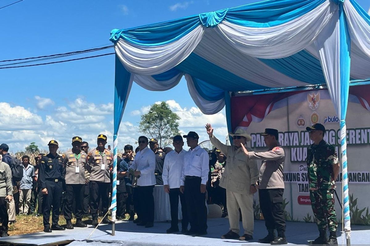 Prabowo lepas ekspor jagung perdana 1.200 ton ke Malaysia