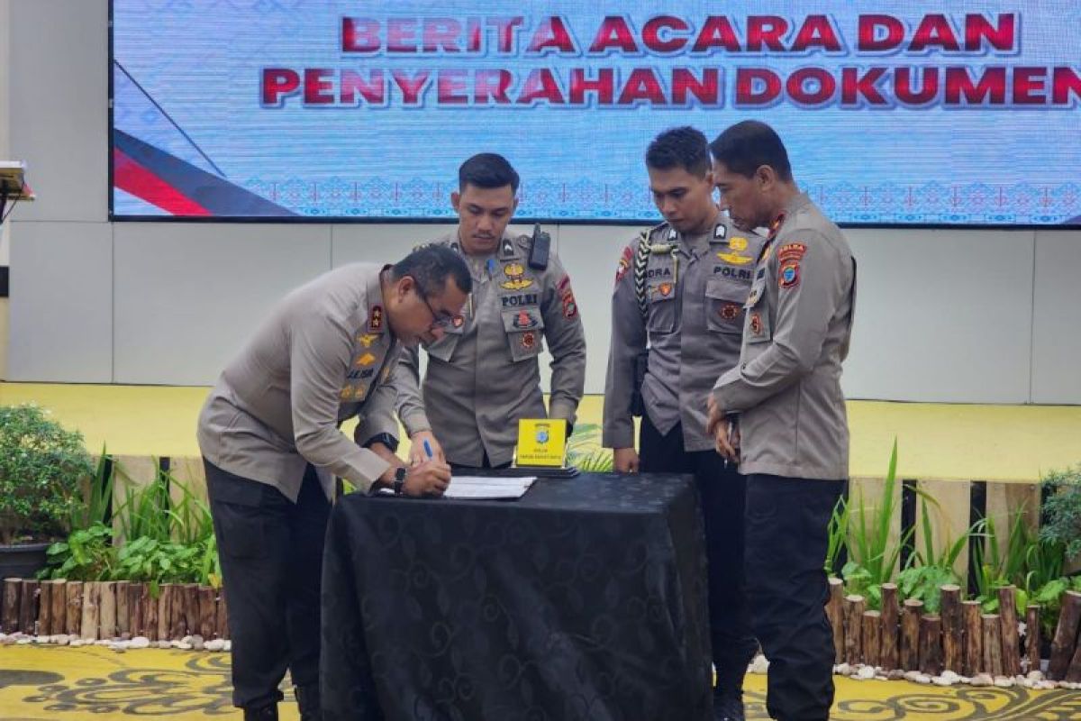 Polda Papua Barat serahkan dokumen kedinasan ke Polda Papua Barat Daya