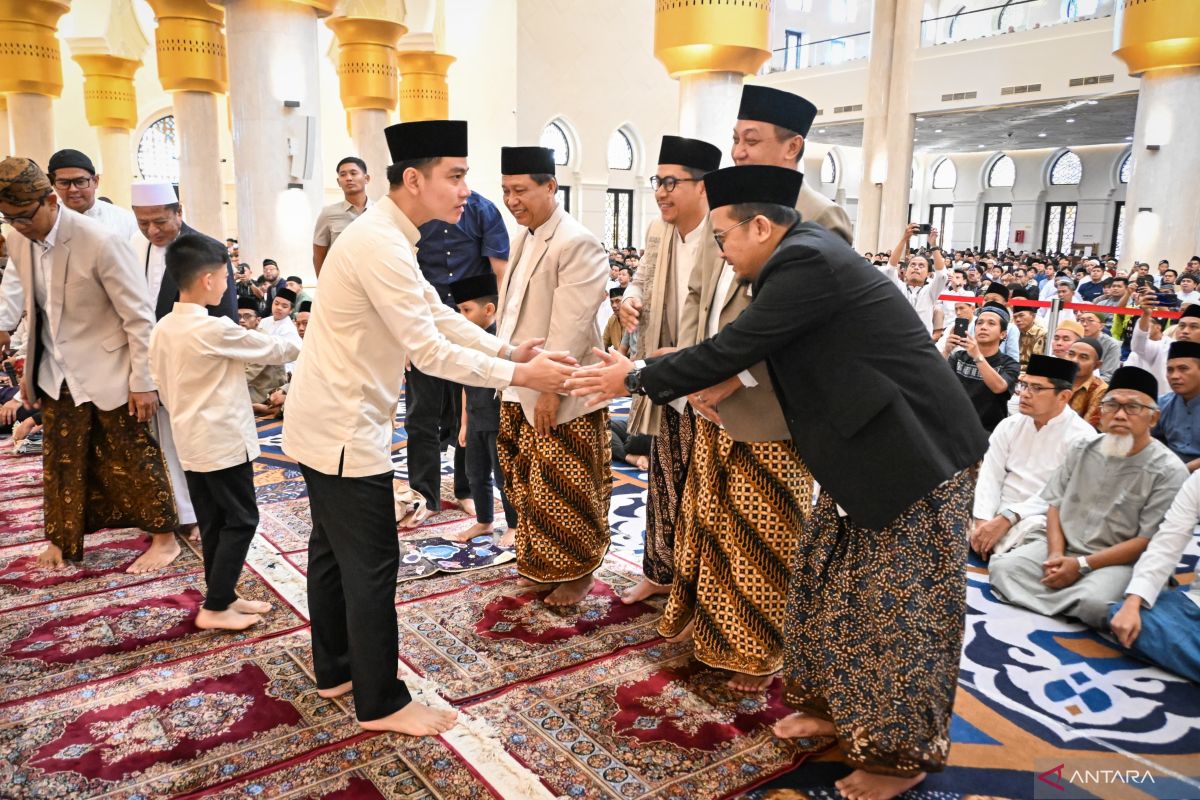 Wapres RI Gibran dan keluarga shalat Idul Adha di Solo