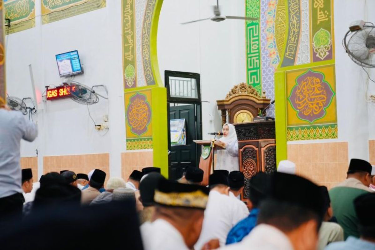 Suasana khidmat warnai shalat Idul Adha di Muara Basung, Bupati Kasmarni ajak teladani niai pengorbanan