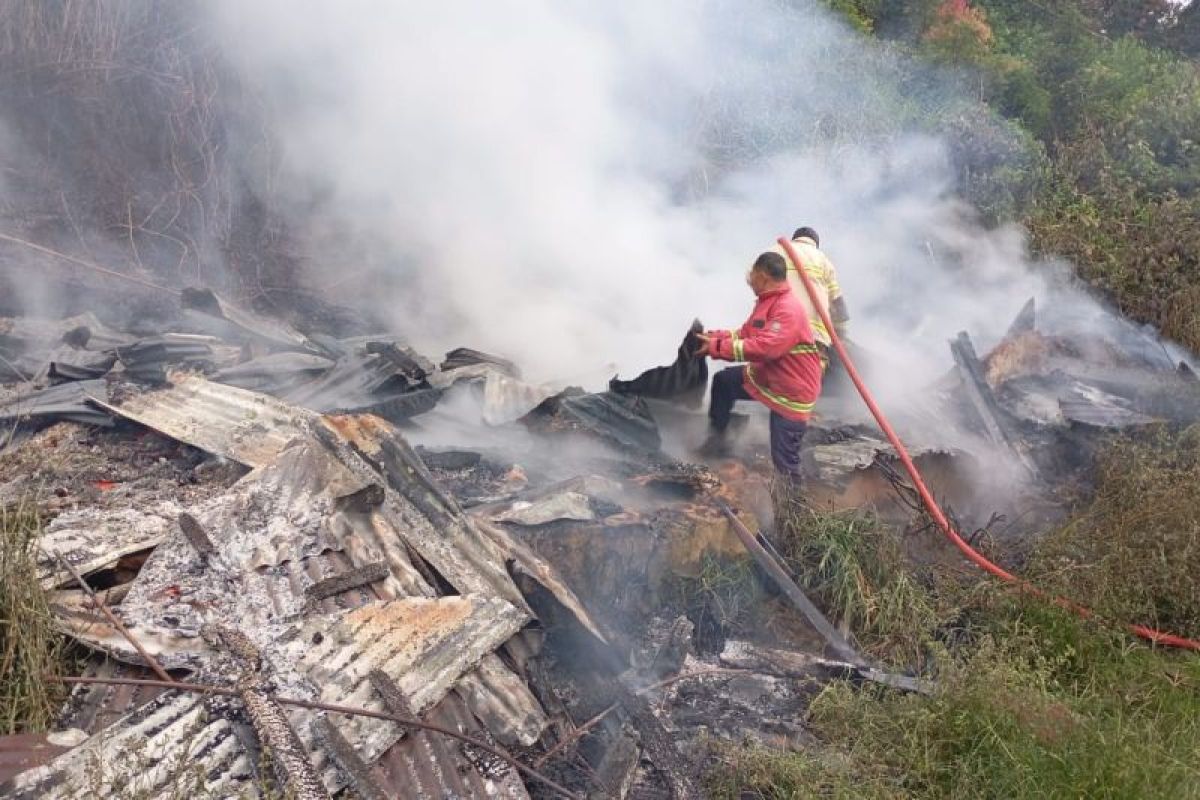Seorang warga Agam meninggal dunia terjebak saat rumah terbakar jelang Shalat Idul Adha (Video)