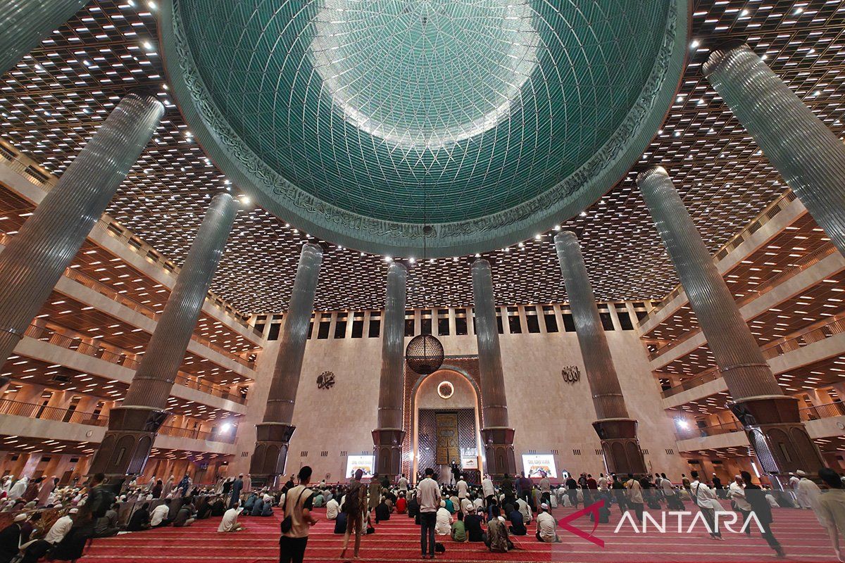 Masjid Istiqlal Jakarta makan daging kurban bersama 2.000 anak yatim