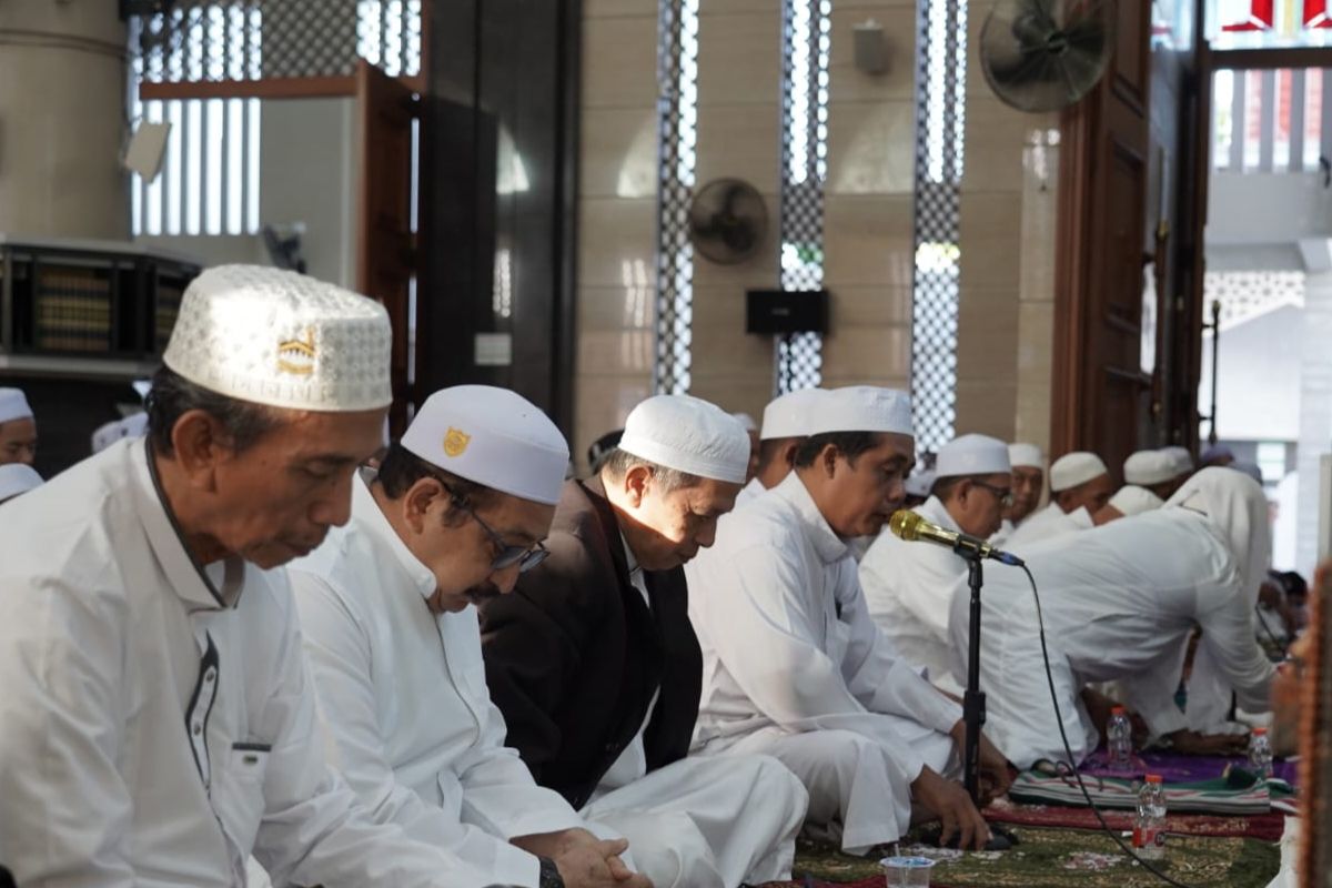Wabup Banjar dan ratusan jamaah Shalat Id di Masjid Pancasila
