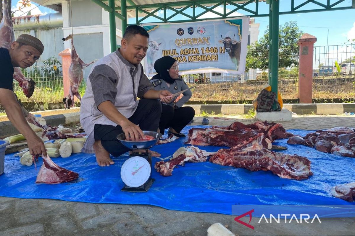 LPKA Kendari sembelih 5 hewan kurban untuk dibagi ke warga dan ABH