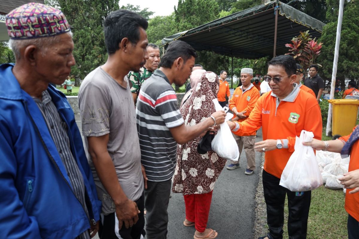 ASN Pemkot Pematangsiantar sembelih 10 hewan kurban