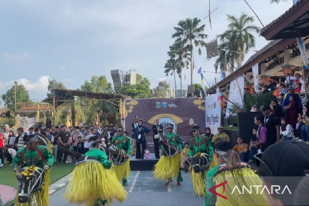 Tradisi "ngadu bedug" di Pandeglang