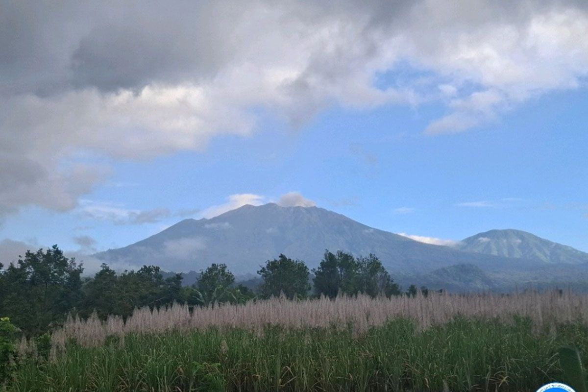 Raung kembali alami erupsi dengan letusan 400 meter di atas puncak