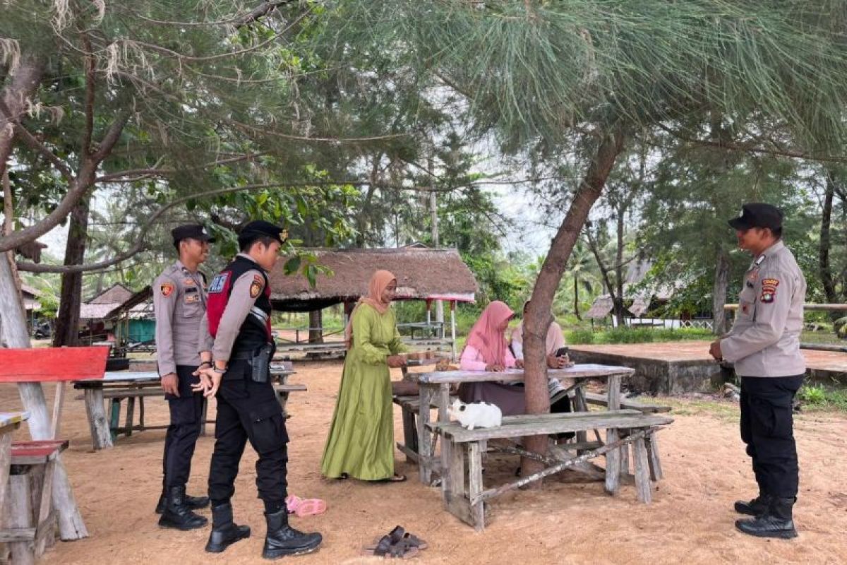 Patroli Polres Lingga beri rasa aman warga berwisata saat libur Idul Adha