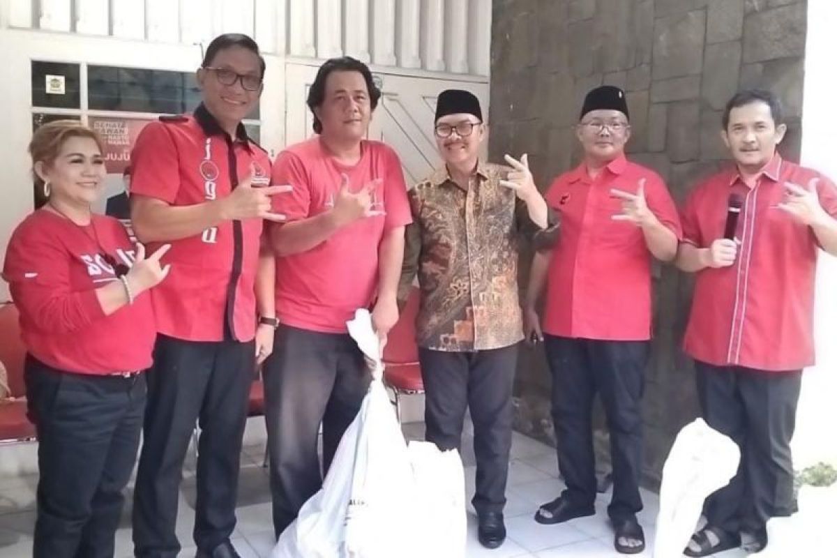 PDIP Kota Jogja bagikan 1.153 paket daging kurban untuk masyarakat