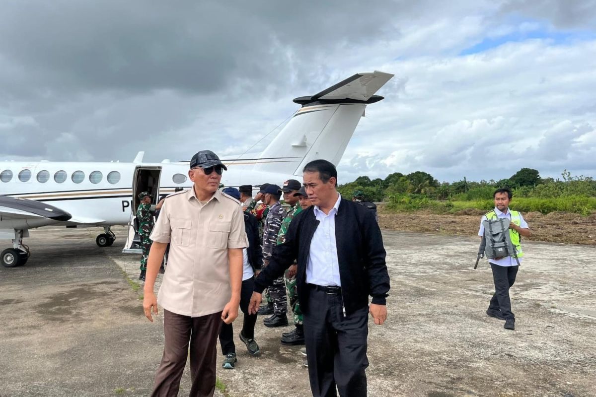 Minister observes biodiesel program development in South Papua