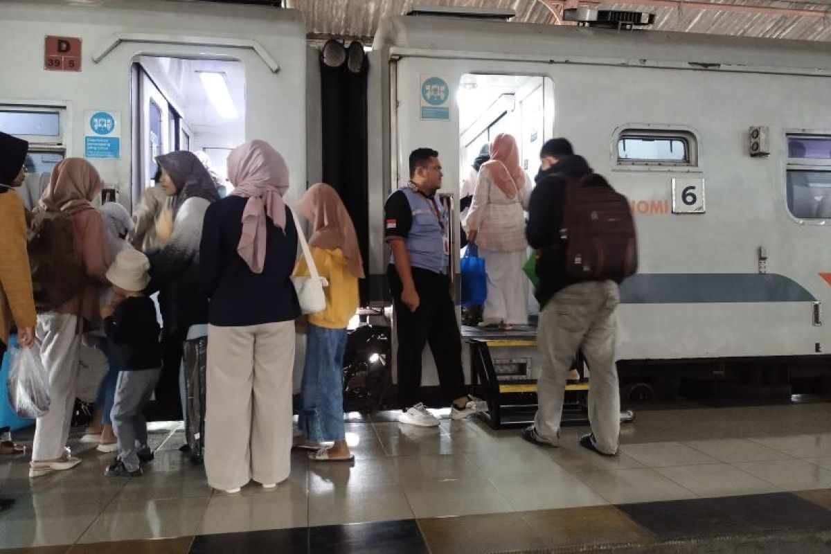 Stasiun Kediri berangkatkan 4.774 penumpang saat libur Idul Adha 2025