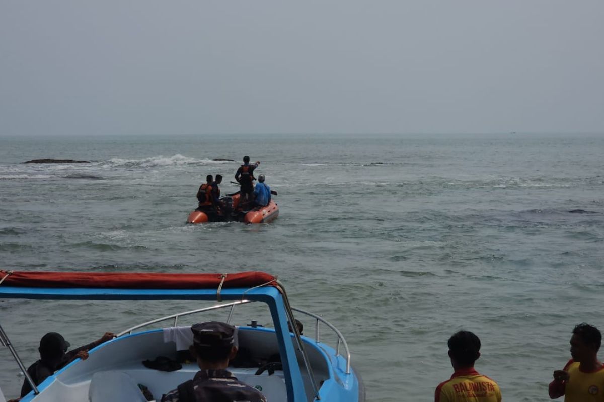 Tim SAR cari anak tenggelam di Pantai Karangbolong Serang