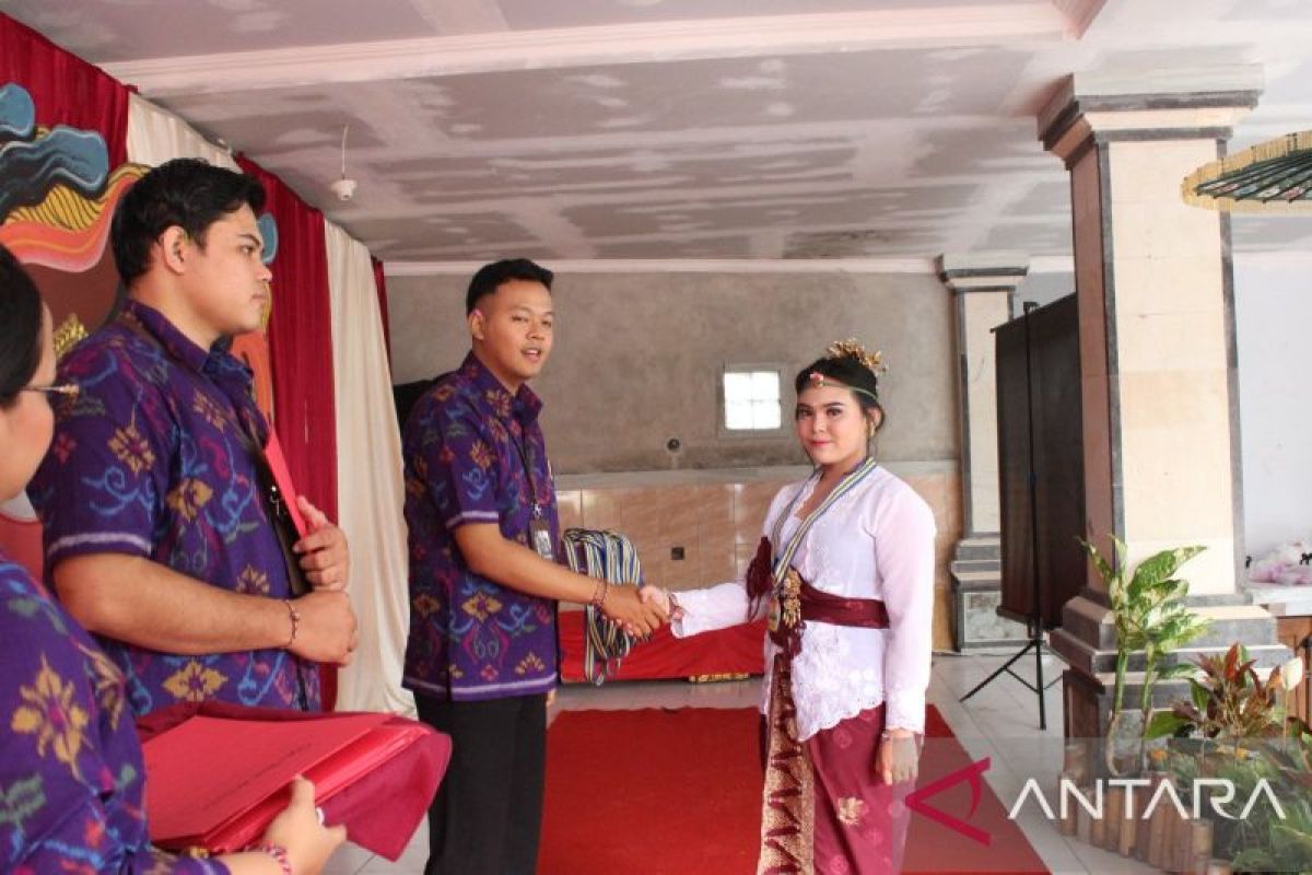 SMP Hindu pertama Buleleng luluskan 33 siswa