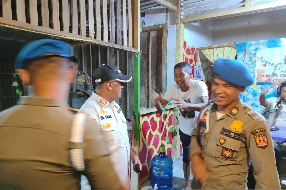 Satpol PP Damkar Agam larang karaoke buka diatas 24.00 WIB (Video)