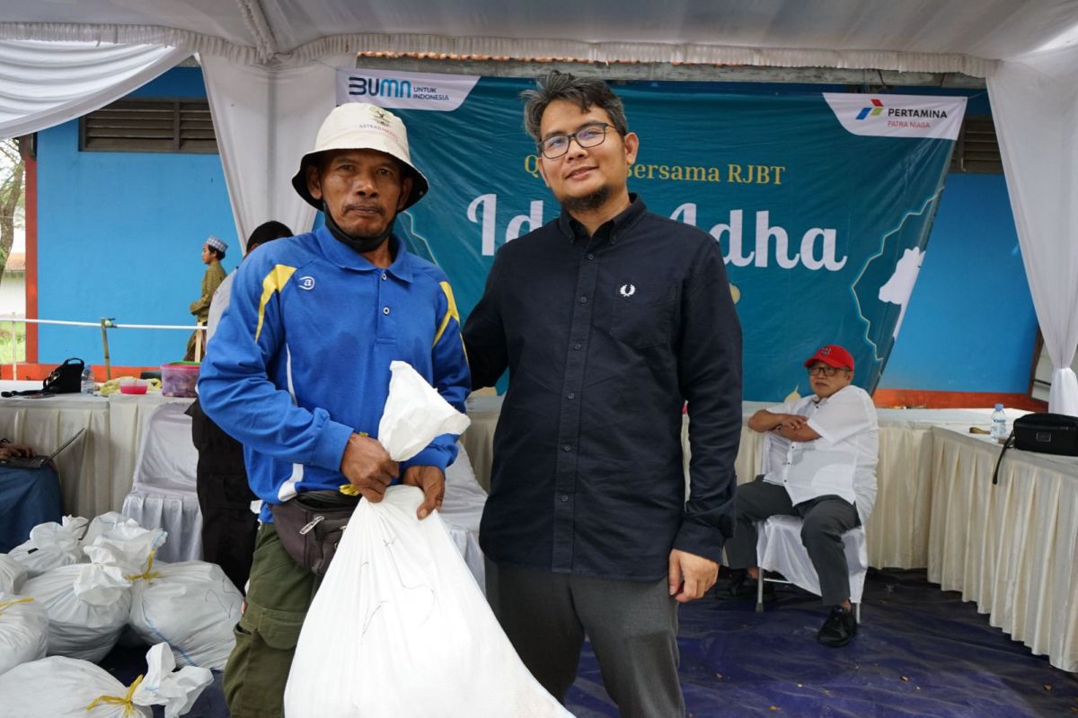 Pertamina bagikan 12.000 paket daging kurban di Jateng-DIY