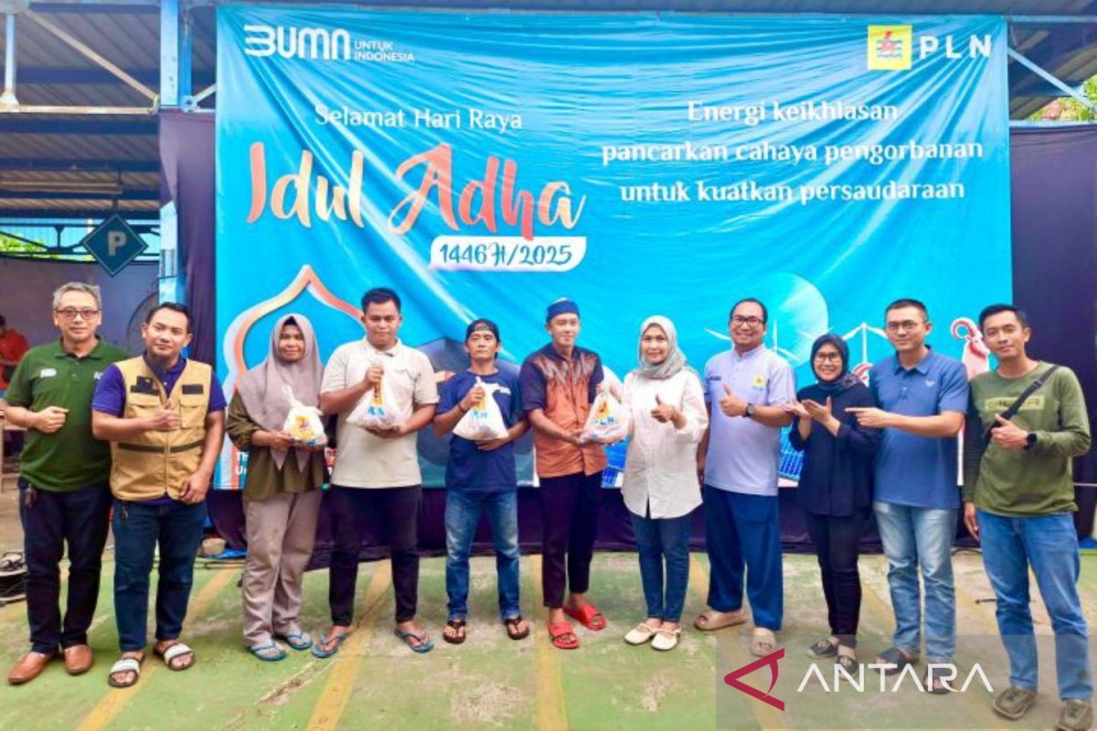 PLN Bangka Belitung salurkan 1.200 paket daging kurban