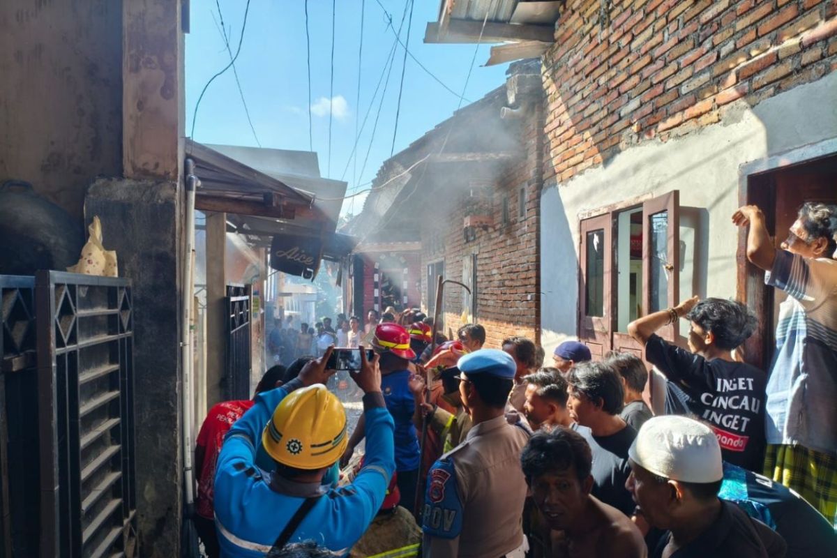Api lahap rumah warga di Kediri Lombok Barat