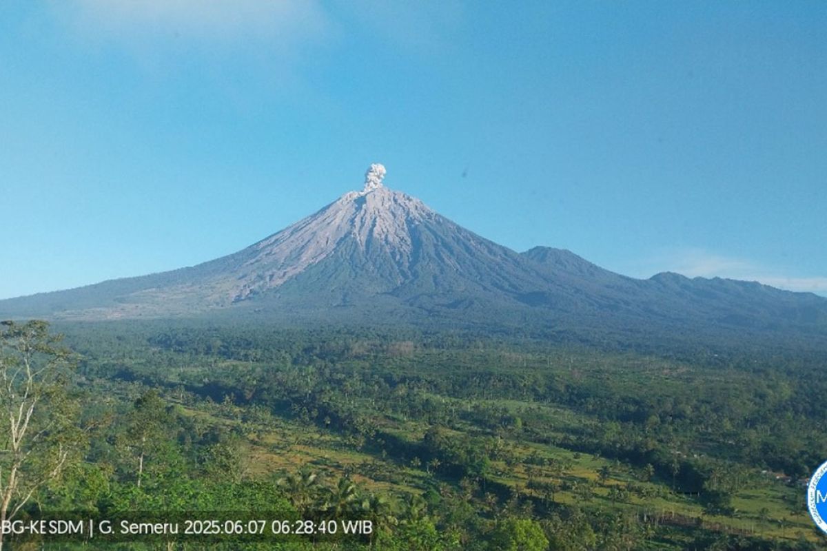 Getaran banjir lahar hujan Semeru tercatat hingga empat jam