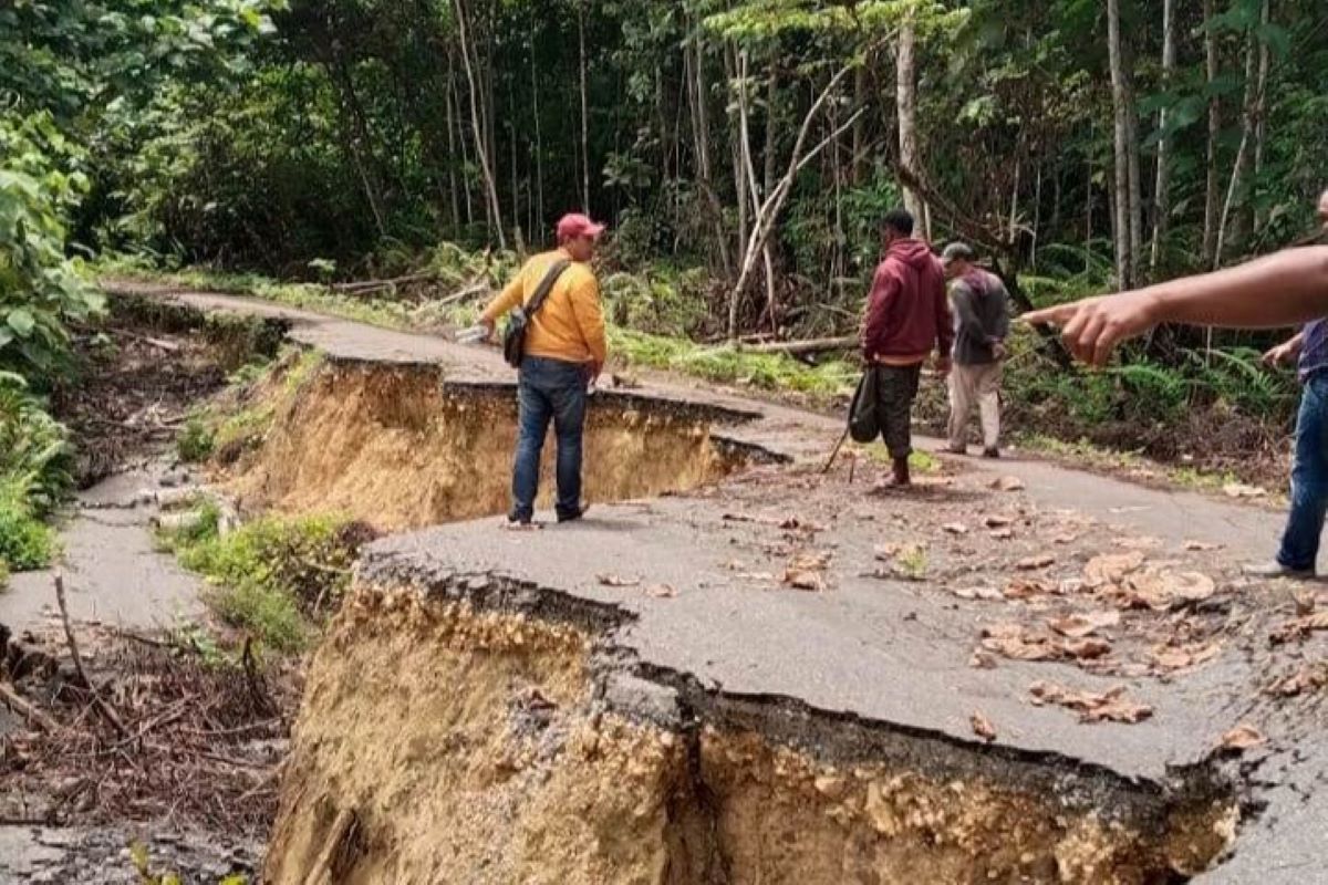 DPRK Kaimana: Pemda perbaiki jalan rusak Kampung Lobo dan Arguni Bawah