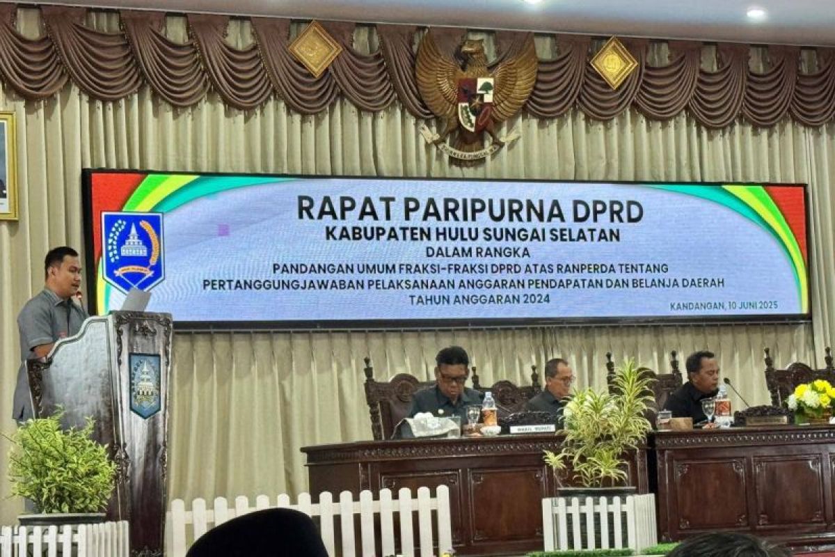 Fraksi DPRD HSS berikan pandangan umum raperda pertanggungjawaban APBD 2024