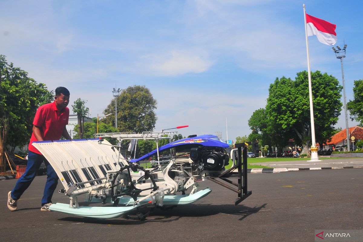 Subsidized rice mixing causes annual Rp2 trillion losses: minister