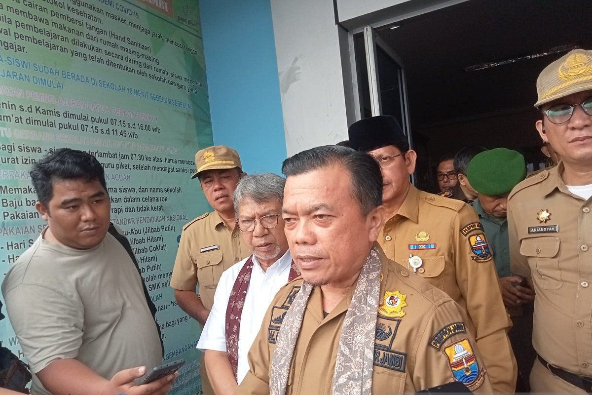 Gubernur Al Haris  teken komitmen SPMB berintegritas di Jambi