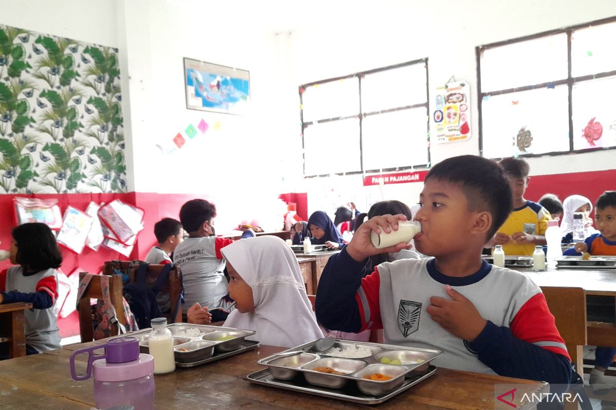 BGN beri tip membiasakan minum susu bagi anak 