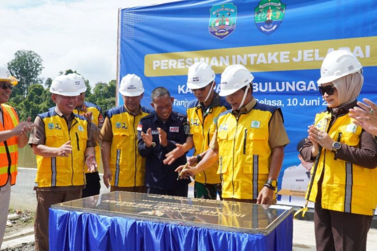 Gubernur Resmikan Bangunan Intake PDAM Jelarai