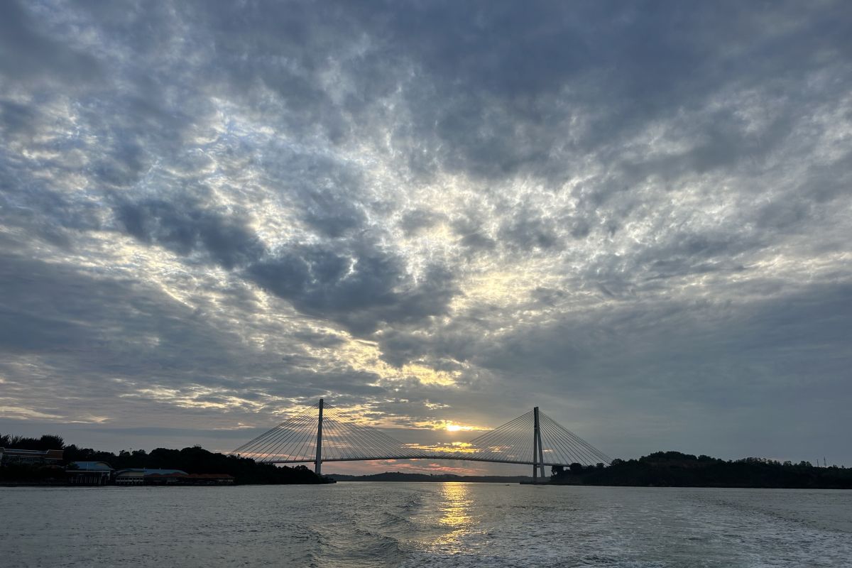 Cuaca Kepri hari ini berawan dan berpotensi hujan
