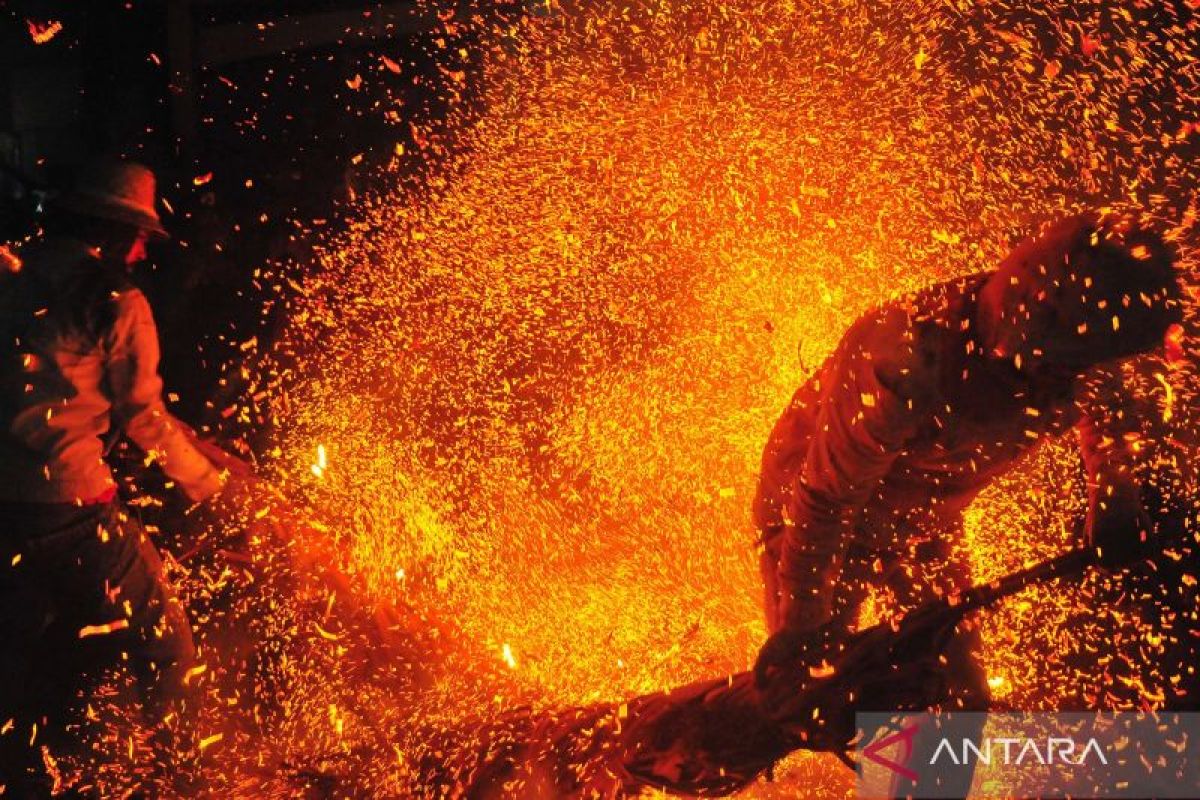 Tradisi perang obor di Jepara - ANTARA News