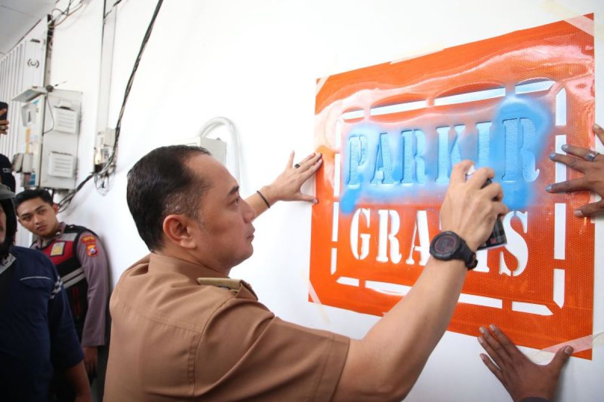 Tak patuhi aturan, Wali Kota Eri segel lahan parkir toko swalayan
