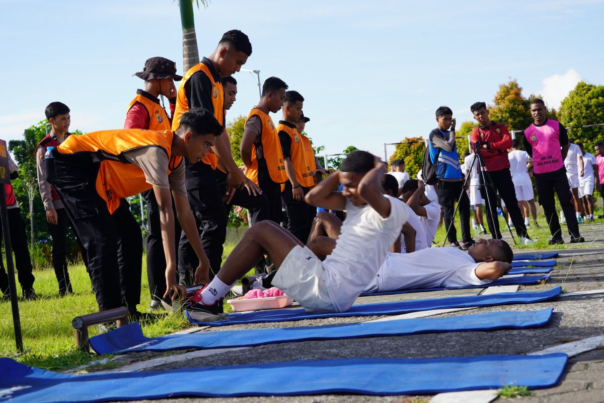 Puluhan calon Bintara Polda Papua Barat ikut seleksi kesamaptaan jasmani