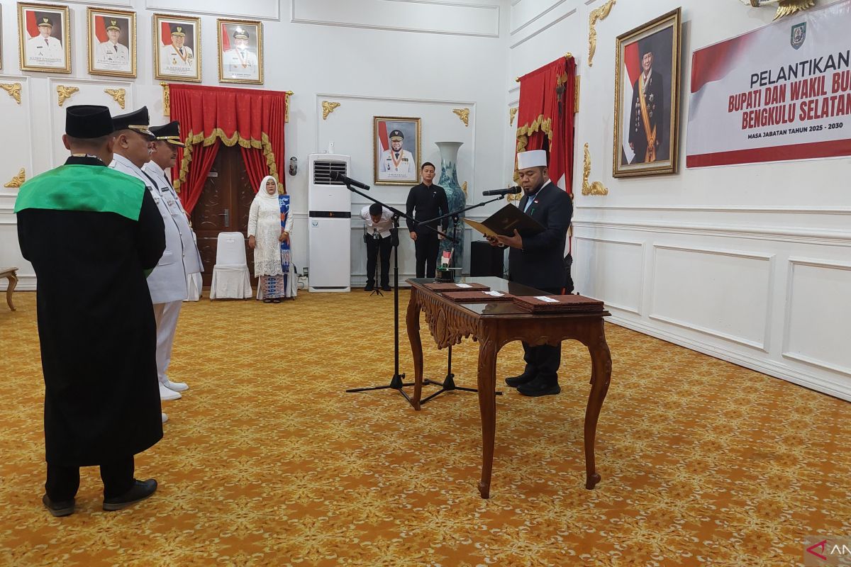 Gubernur Bengkulu lantik Bupati dan Wakil Bupati Bengkulu Selatan
