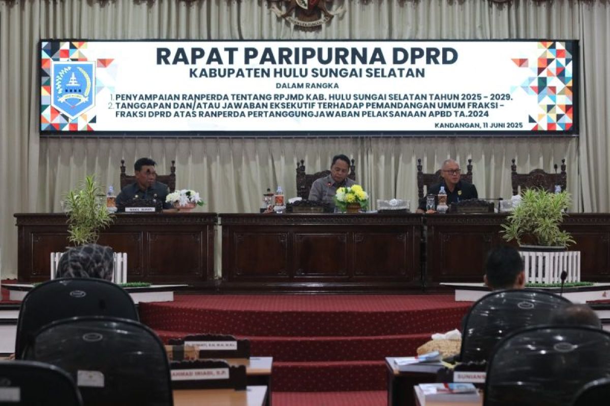 DPRD HSS paripurnakan penyampaian Raperda RPJMD HSS 2025-2029