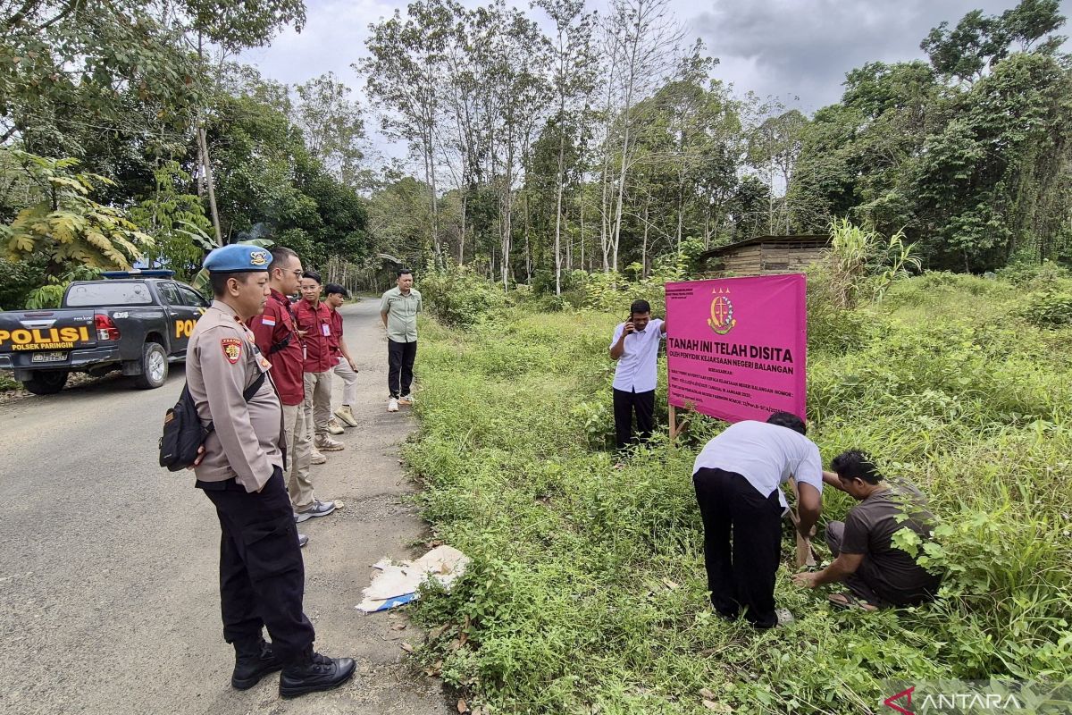 Kejari Balangan segel tanah dan bangunan milik Majelis Taklim Al Hamid