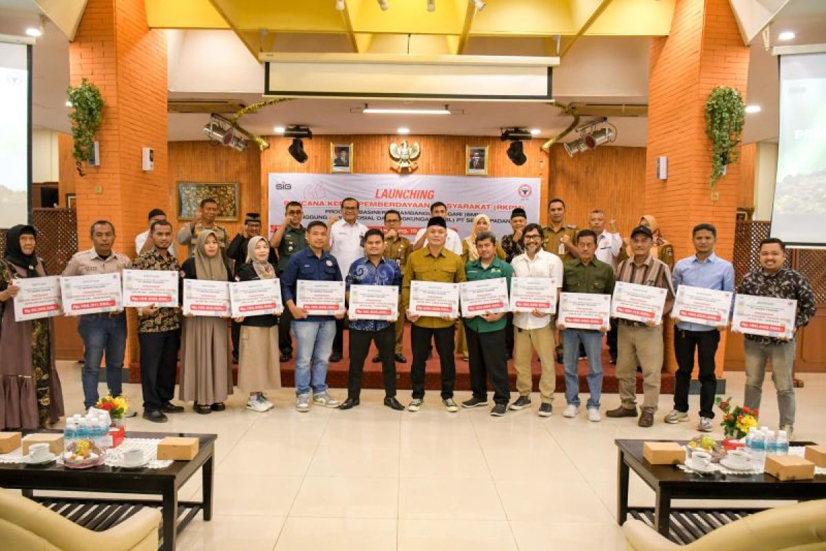 98 Program untuk 4.400 Warga: PT Semen Padang Salurkan Rp2,2 M Lewat Program BMN 2025