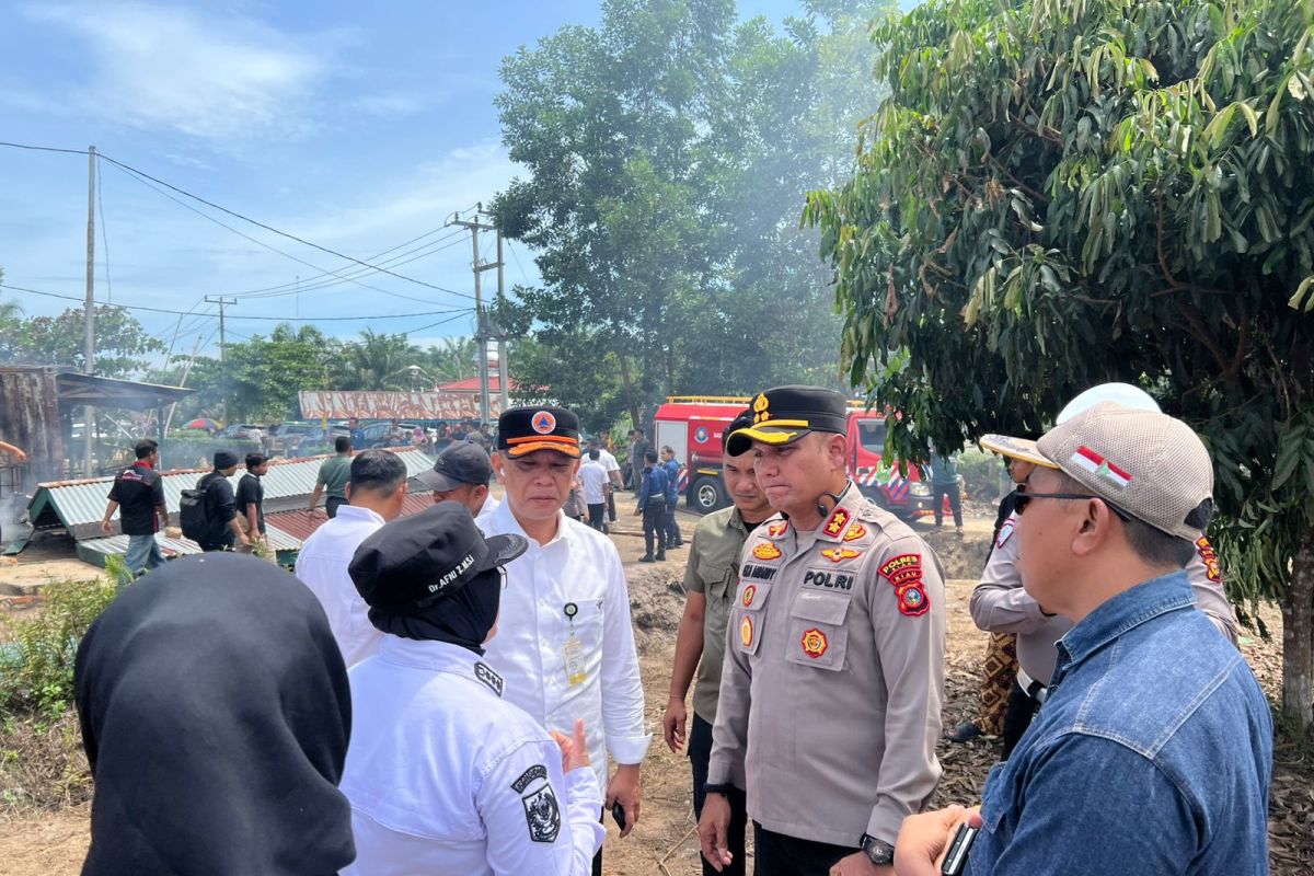 Massa bakar fasilitas bangunan dan kendaraan PT SSL, Forkompinda Siak turun meredam