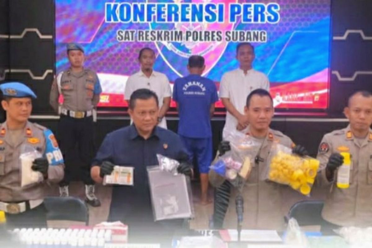 Polres Subang mengungkap kasus pemalsuan pestisida berbagai merek