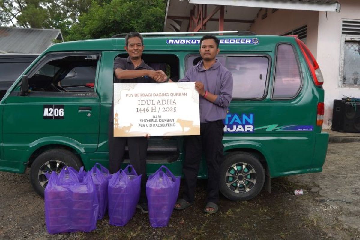 Penerima manfaat rasakan kebahagiaan kurban dari PLN UID Kalselteng