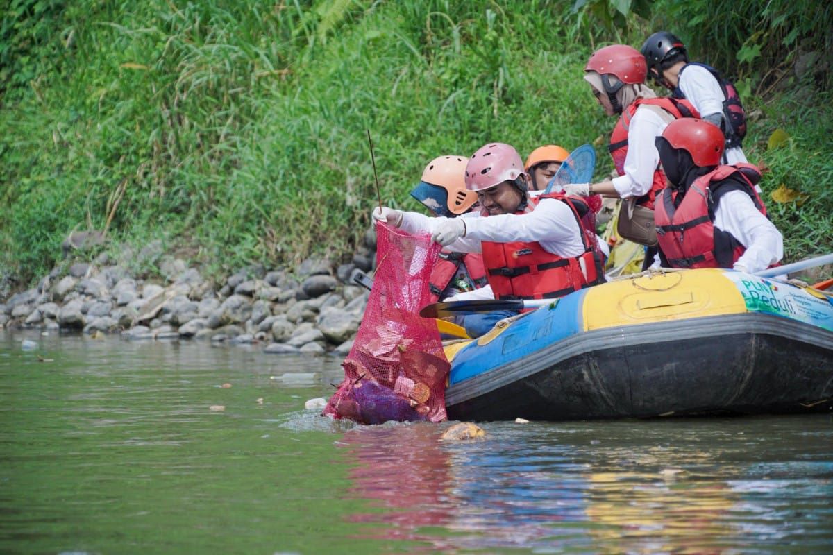 PLN Sumut kumpulkan 1,1 ton  sampah di Sungai Deli wujudkan kelestarian