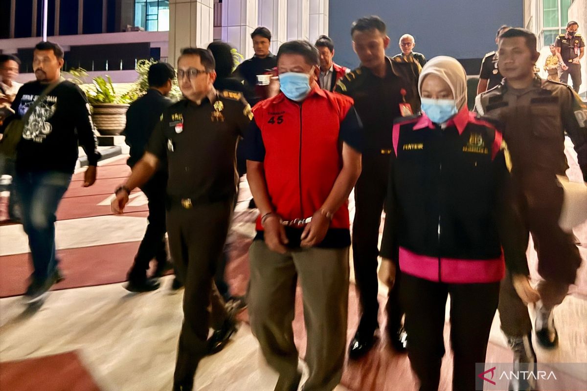 Kejati Jatim tahan dua tersangka dugaan korupsi pengadaan tanah Polinema Malang